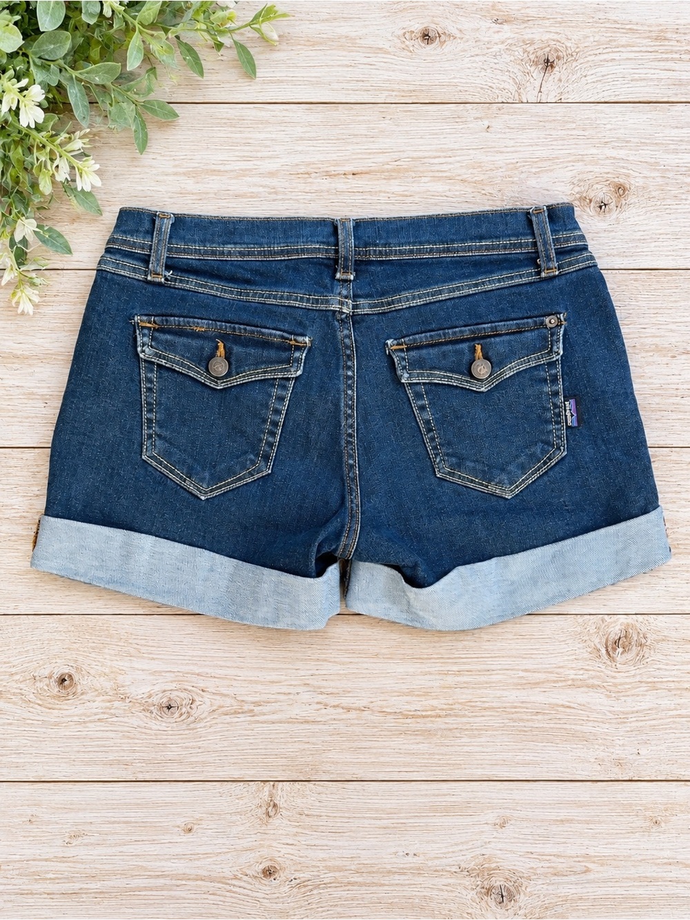 Patagonia Women’s Denim Jean Shorts Size 29 Blue Stretch Cuffed Casual Summer
